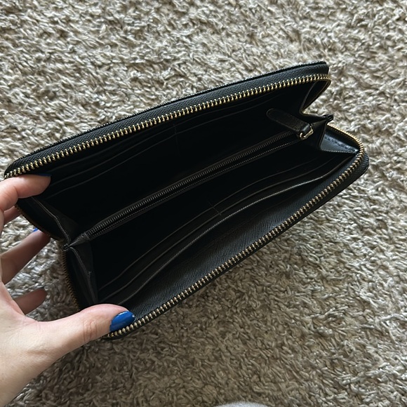 Black Large Michael Kore Wallet - Picture 3 of 3